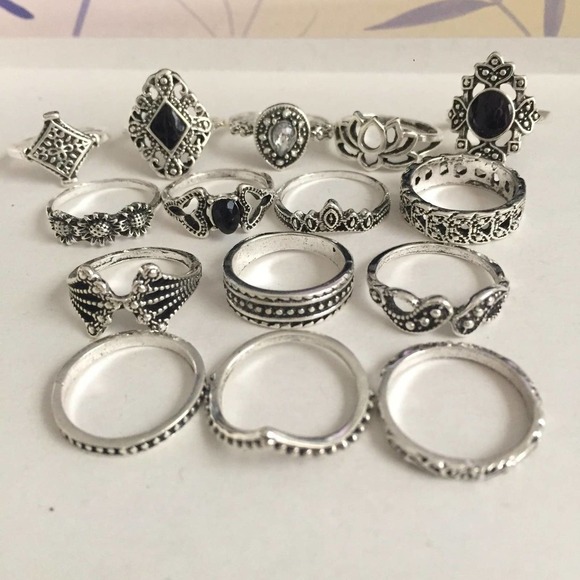 15 Piece Dark Floral Midi Ring Set - Picture 4 of 9